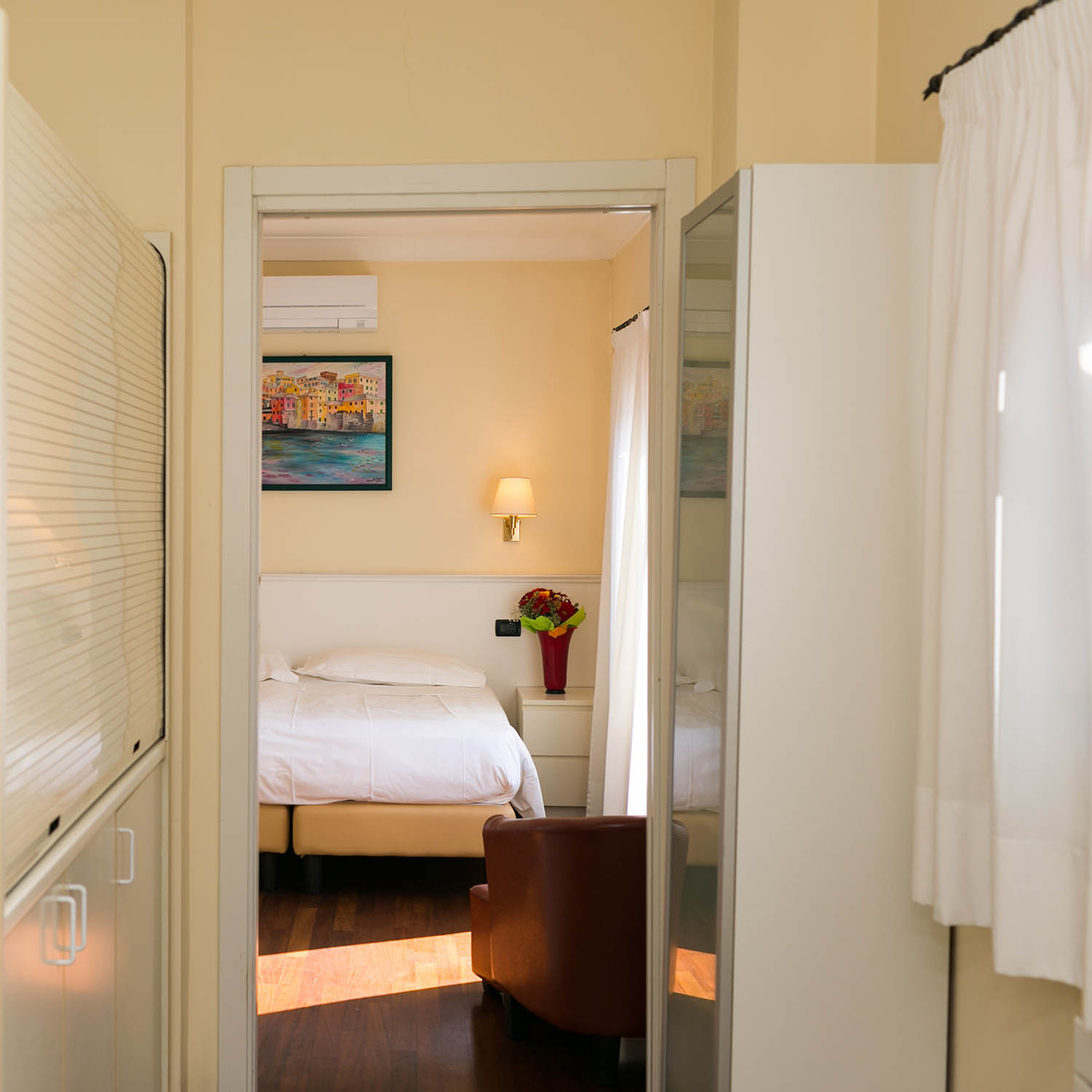 REX Hotel Residence Genova corridoio e angolo cottura REX Hotel Residence Genova camera con angolo cottura